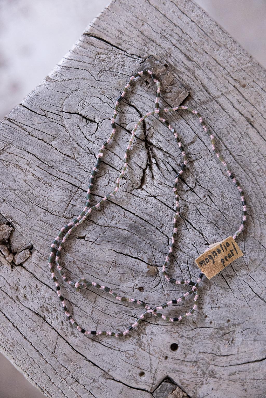 Collier avec pendentif en émail du pectoral de Mereret de la renaissan – Montreal Pawn