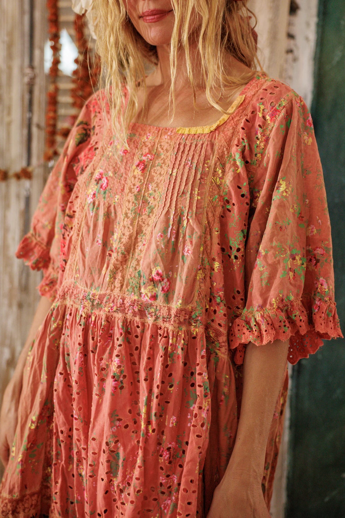 Kleid mit Blumenmuster und Ösen Calla Orange Mohn 