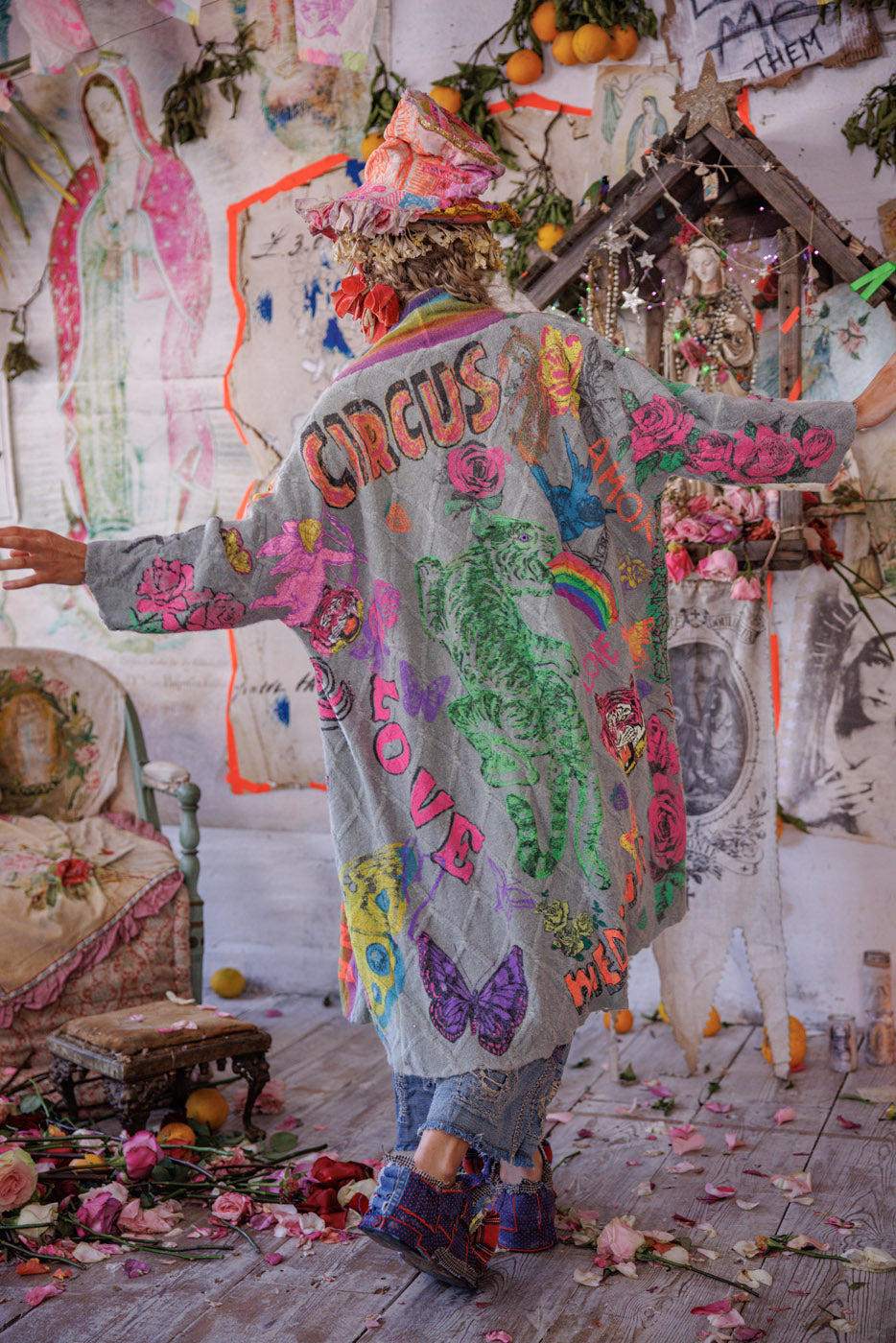 Кимоно с кабелен плетен графичен дизайн в цвят гълъбово пепел 