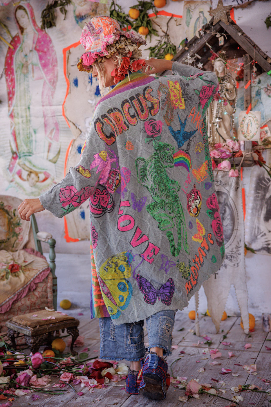 Кимоно с кабелен плетен графичен дизайн в цвят гълъбово пепел 