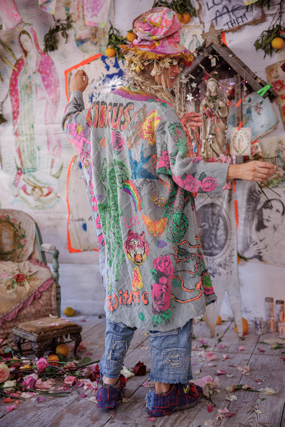 Кимоно с кабелен плетен графичен дизайн в цвят гълъбово пепел 