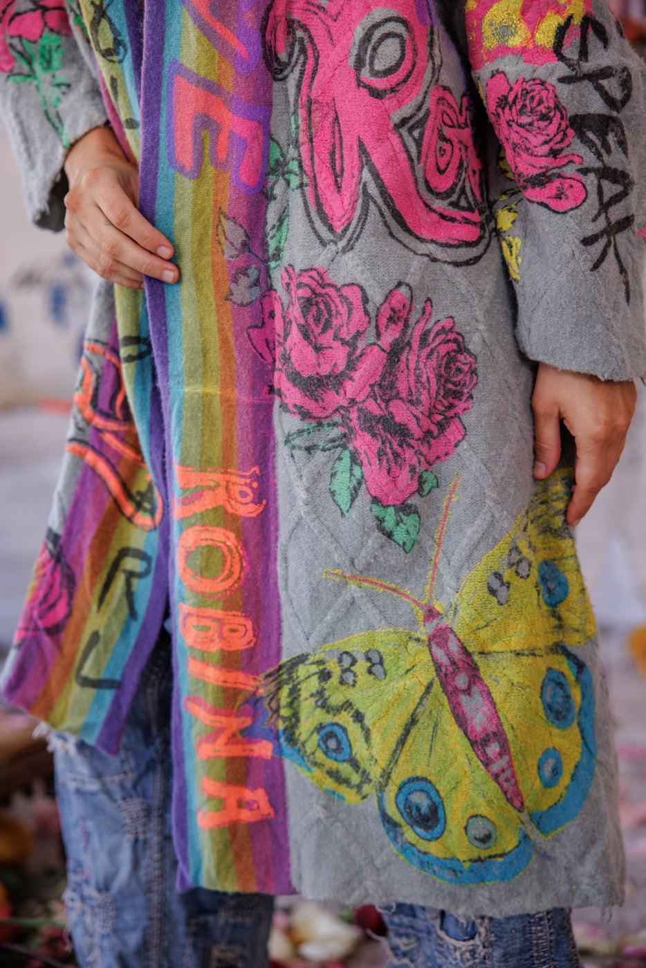 Кимоно с кабелен плетен графичен дизайн в цвят гълъбово пепел 