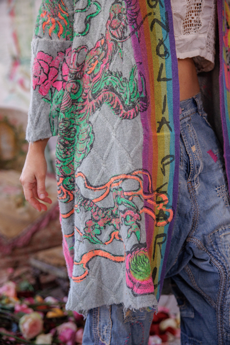 Кимоно с кабелен плетен графичен дизайн в цвят гълъбово пепел 