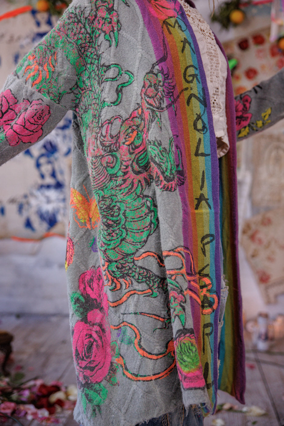 Кимоно с кабелен плетен графичен дизайн в цвят гълъбово пепел 