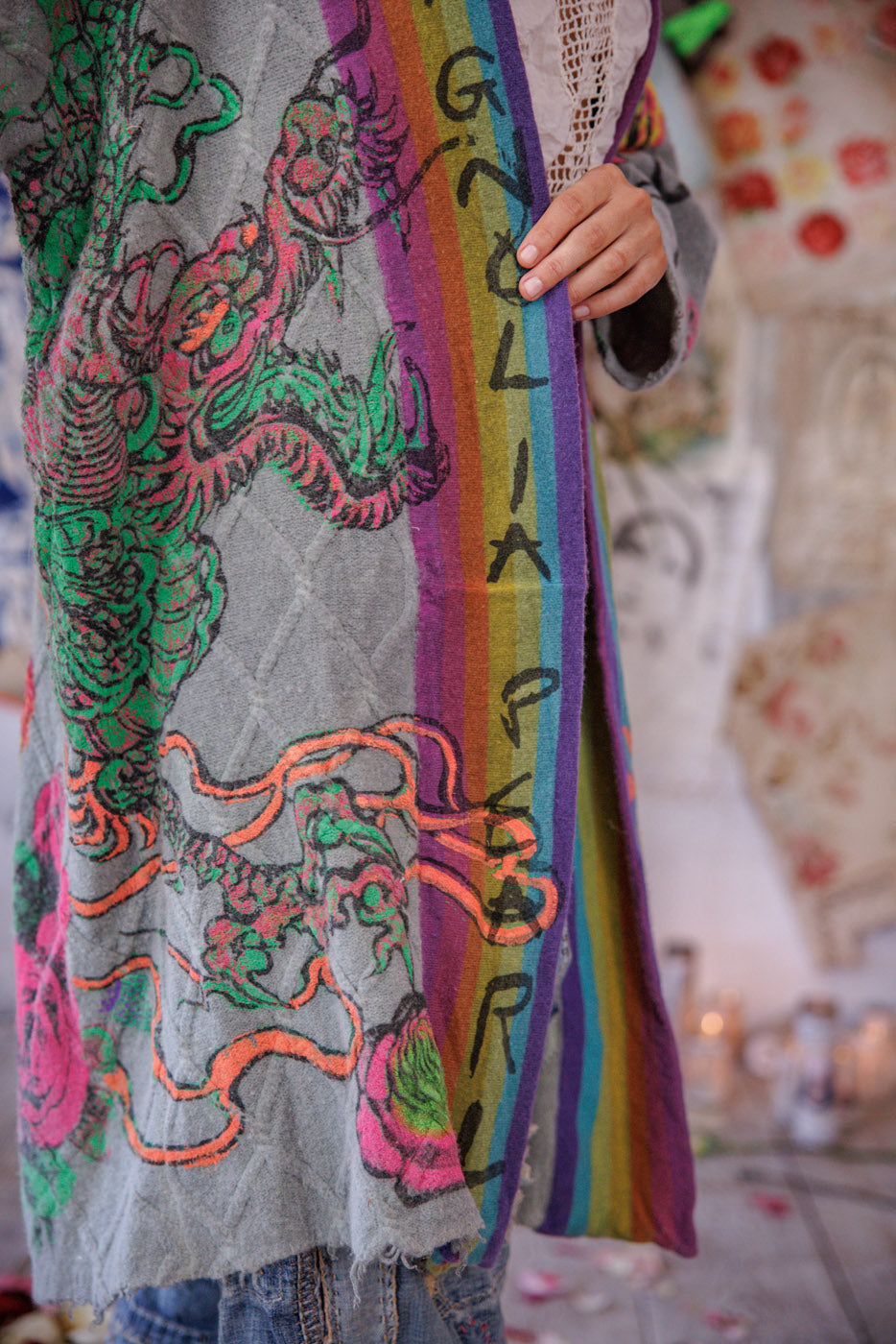 Кимоно с кабелен плетен графичен дизайн в цвят гълъбово пепел 