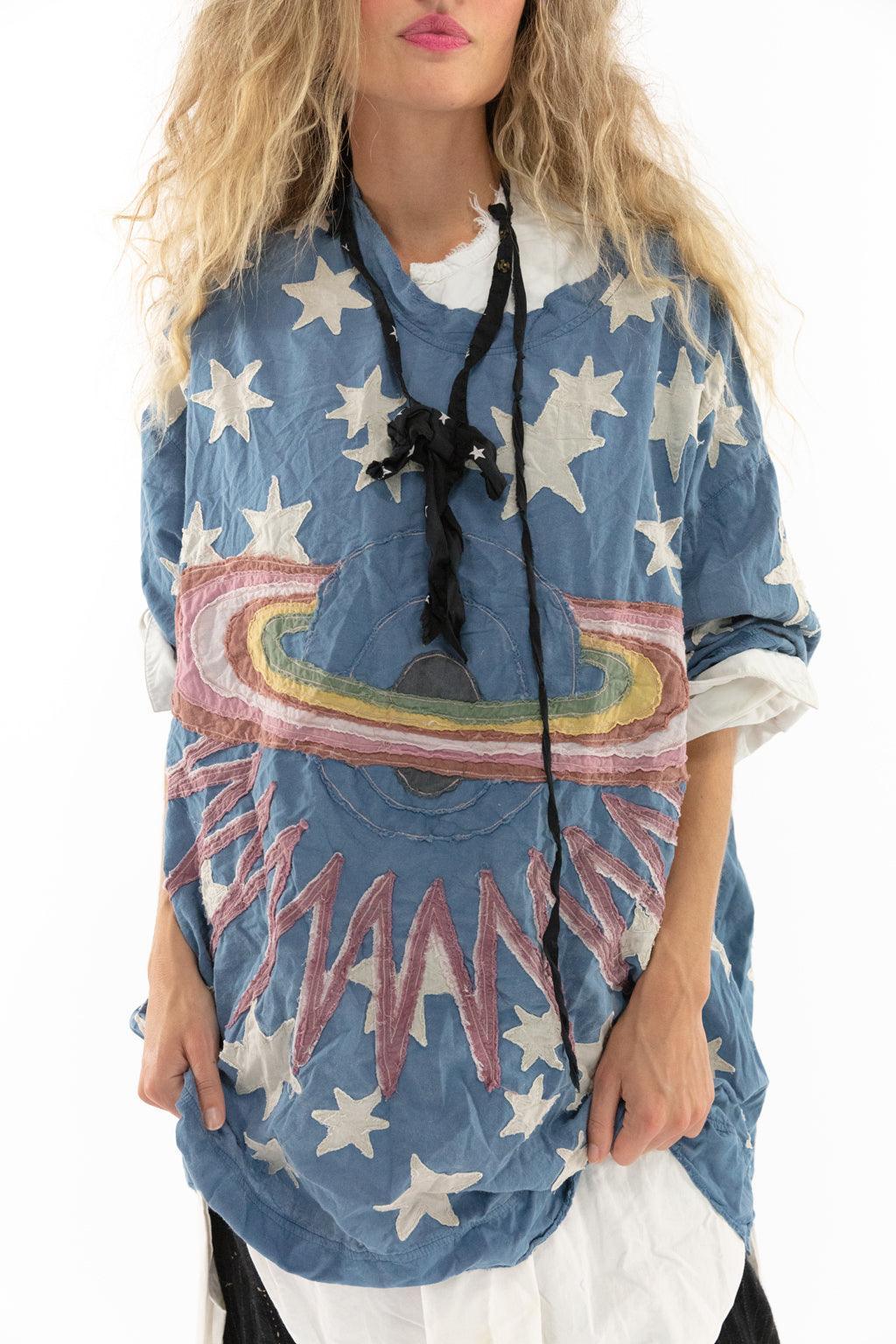 Pull Oversize Magnolia Pearl édition Limitée - Motif Native Law Graphic, 100% Lin, Couleur Blanc Imprimé
