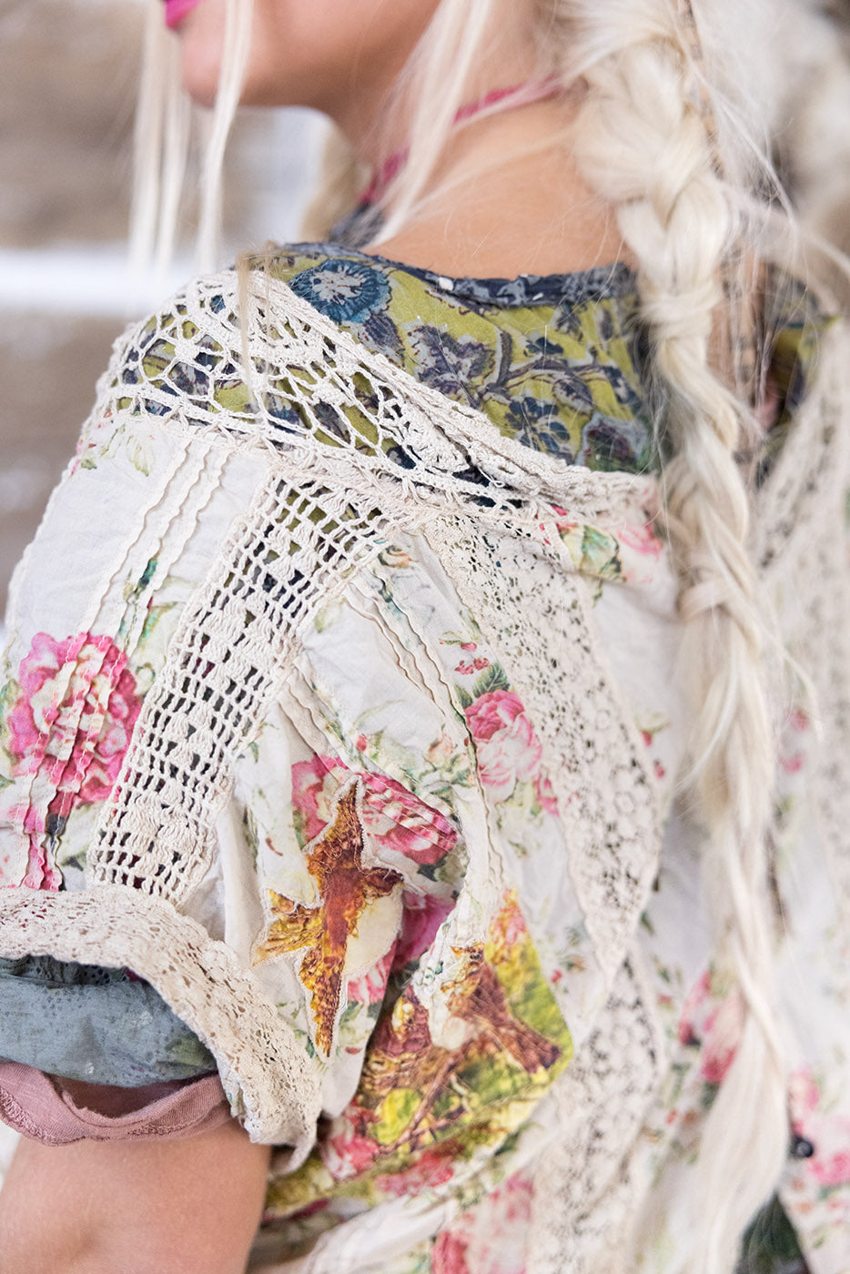 Blouse courte à fleurs Dejah 