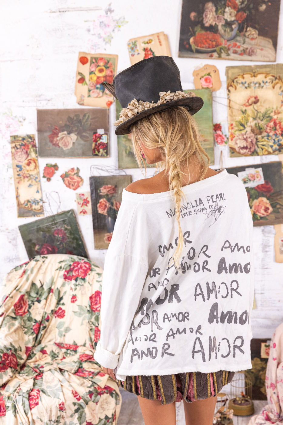 Love Amor Nago Sweatshirt 