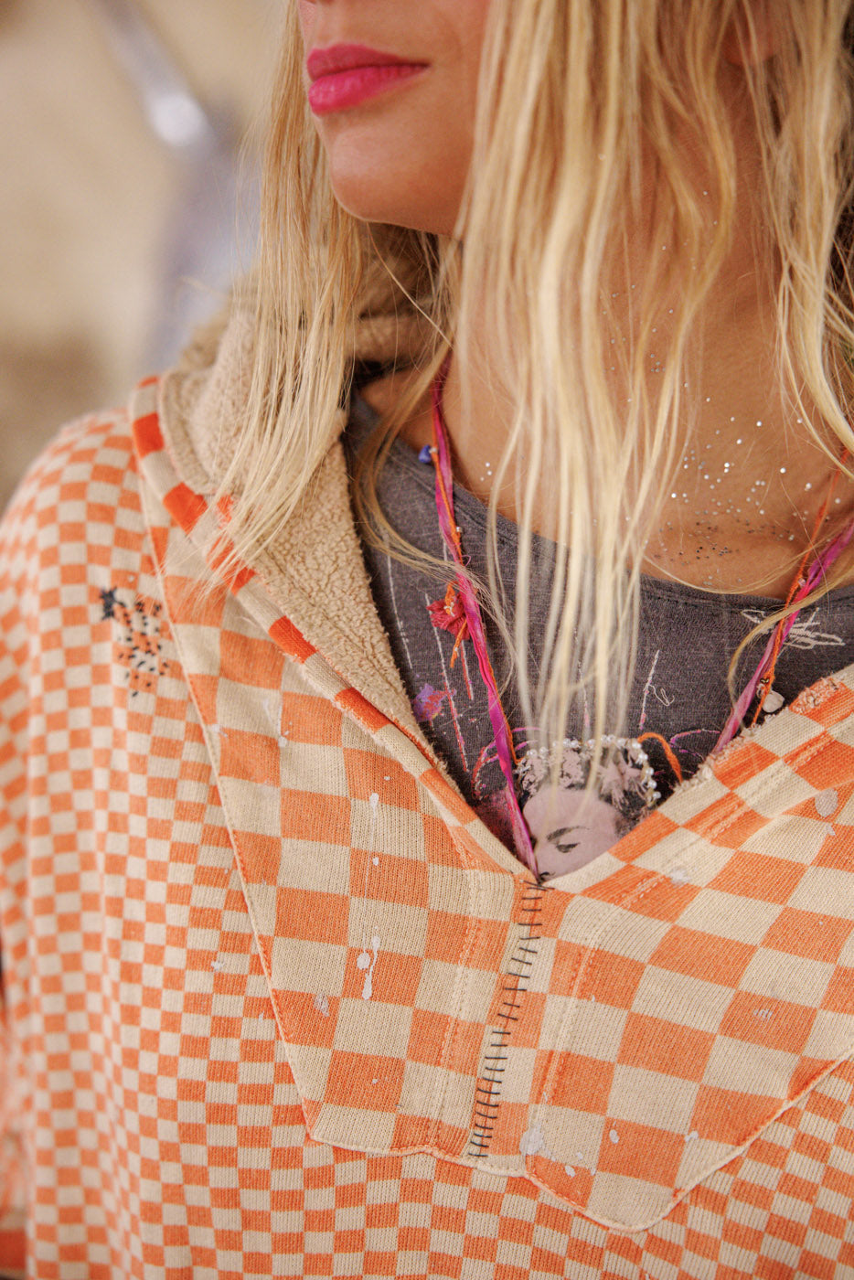 Überprüfen Sie den Raji Hoodie 