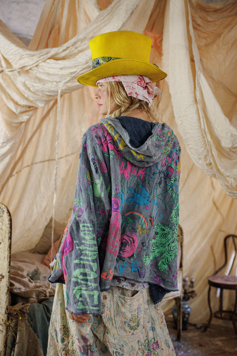 Sudadera con capucha Graphics Raji 