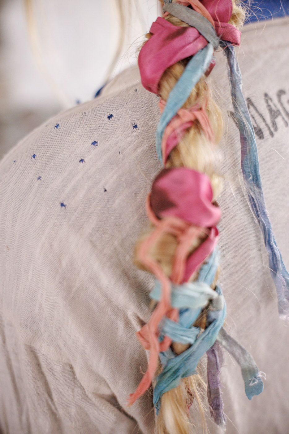 Messenger Viggo T Magnolia Pearl Clothing