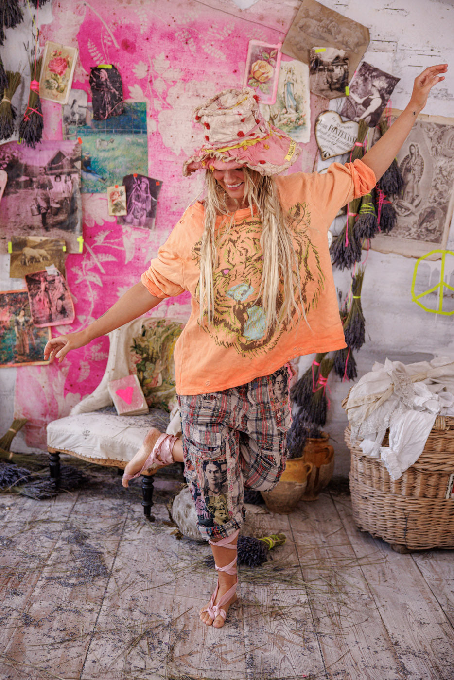 Tiger Face Hermosa Sweatshirt Magnolia Pearl Clothing