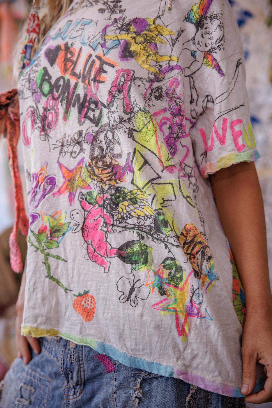 Neonblaues Bonnet Graffiti T Regenbogen Tropfen 