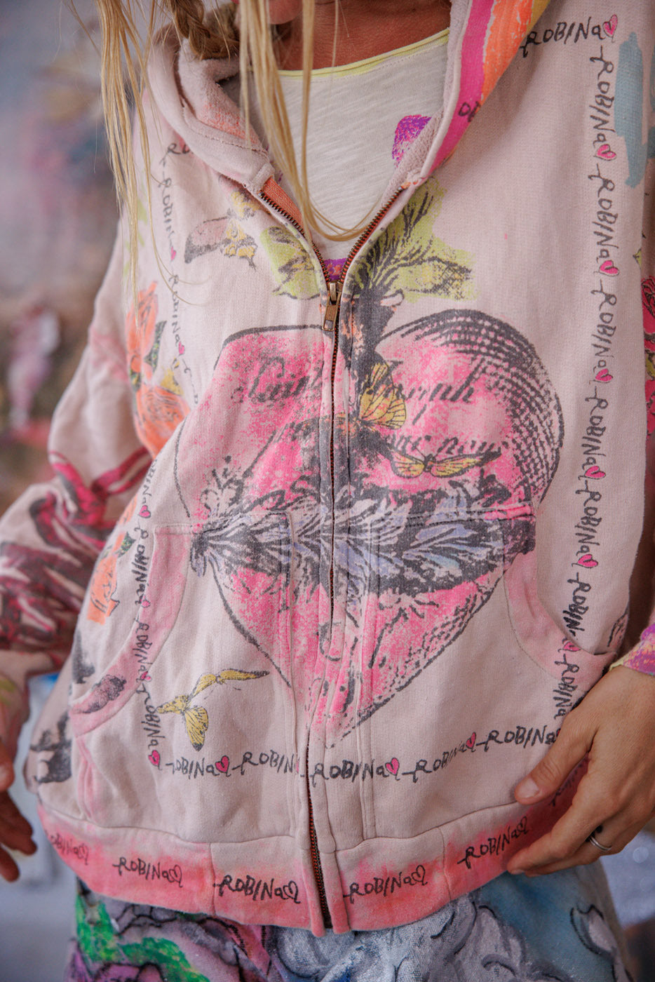 Obudź Śpiące Serce Isola Bluza z Kapturem Pocałunek Molly 