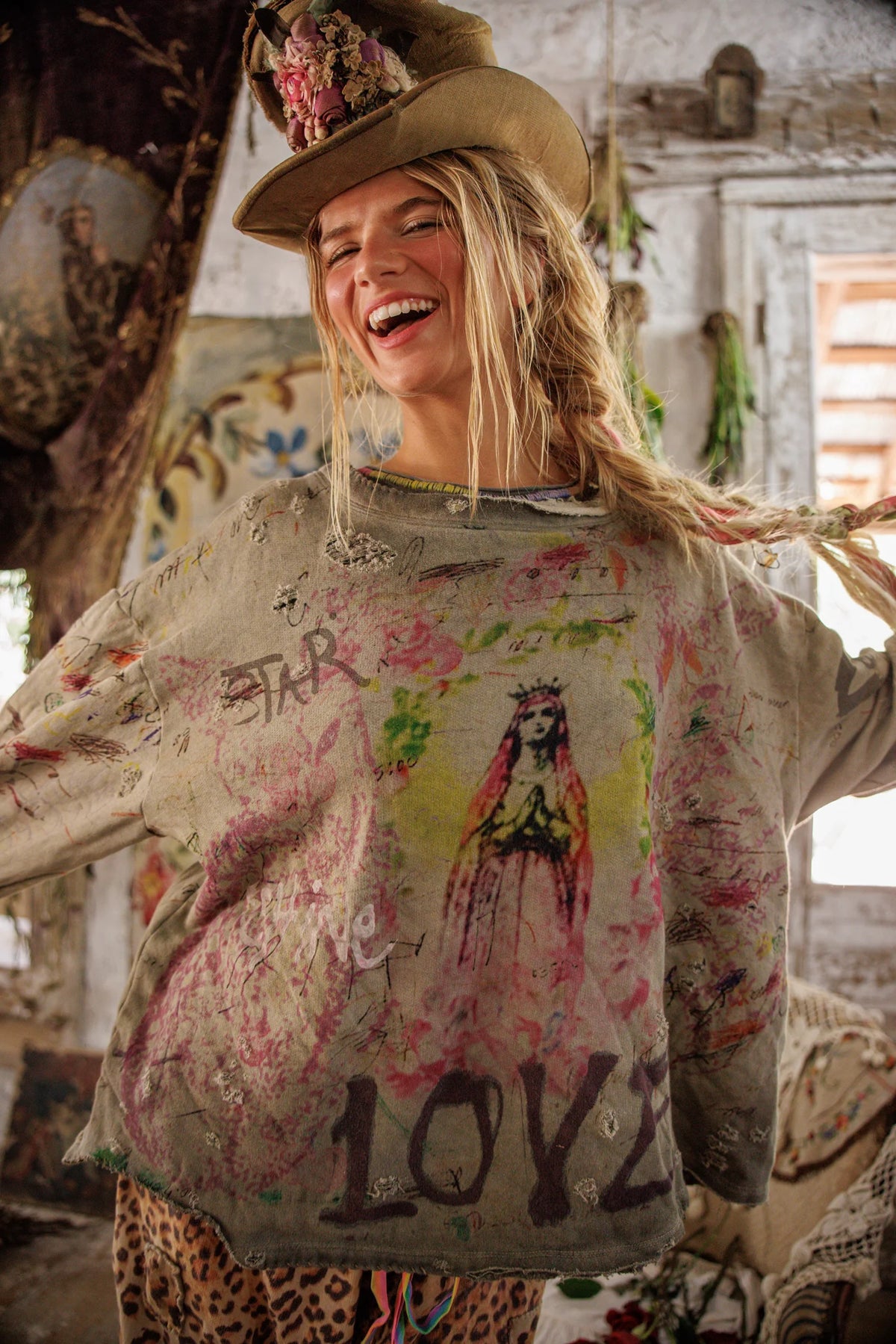 Stella Marais Radiate Love Hermosa Sweatshirt